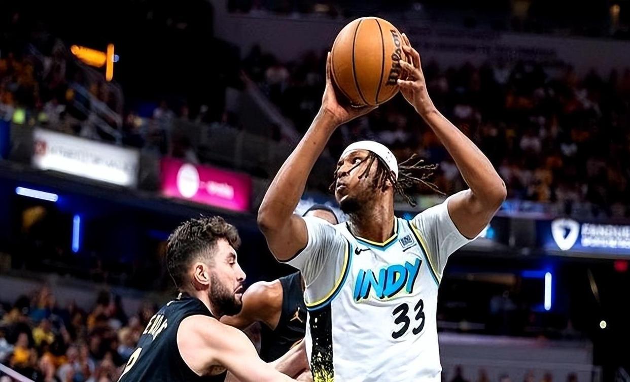 九游官方入口-转会期全明星赛传出新动向，印第安纳步行者战术微调，管理层表态——球迷炸锅，阵容厚度经受考验的简单介绍